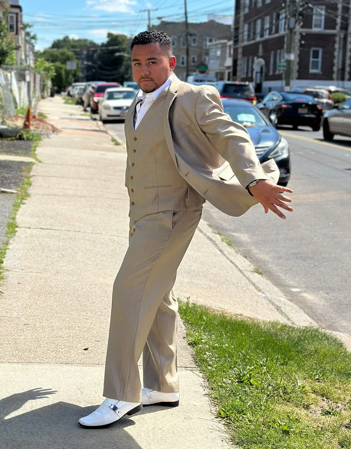 Men's Two Button Vested Textured Sharkskin Business Suit in Stone Tan - Image 2